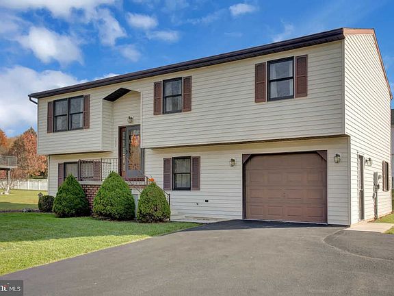 2nd image of 302 Mumper Ln