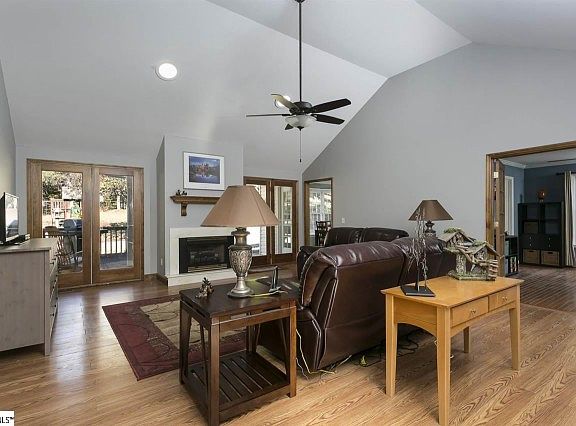3rd image of 105 Thistledown Way