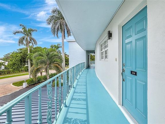 5th image of 383 Harbour DR #304