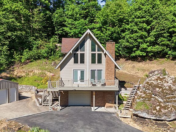 2nd image of 832 Cliffs Edge Rd