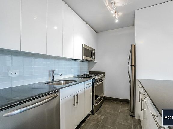 3rd image of 444 W 35th St APT 12C