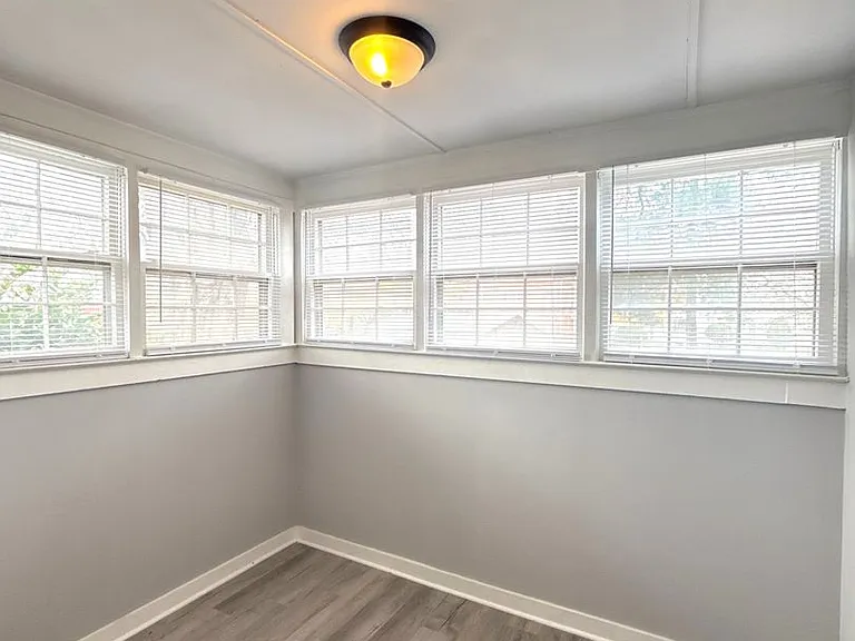 1142 Mona Dr — Photo 4