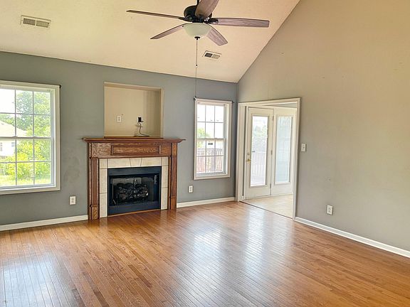 3rd image of 681 Clover Hills Ct