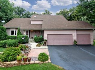 1030 Barbara Ct, Chanhassen, MN 55317