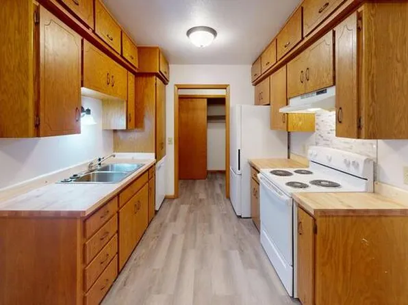 1027 N 12th St APT 31, Bismarck, ND 58501