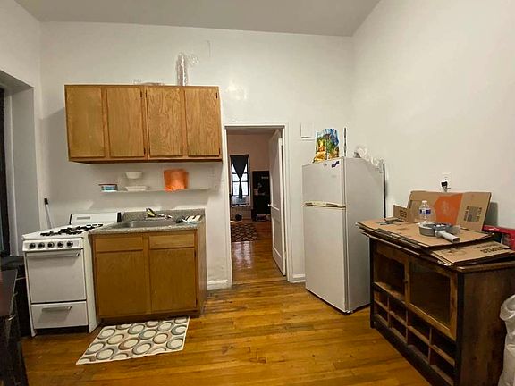3rd image of 200 W 113th St #A9