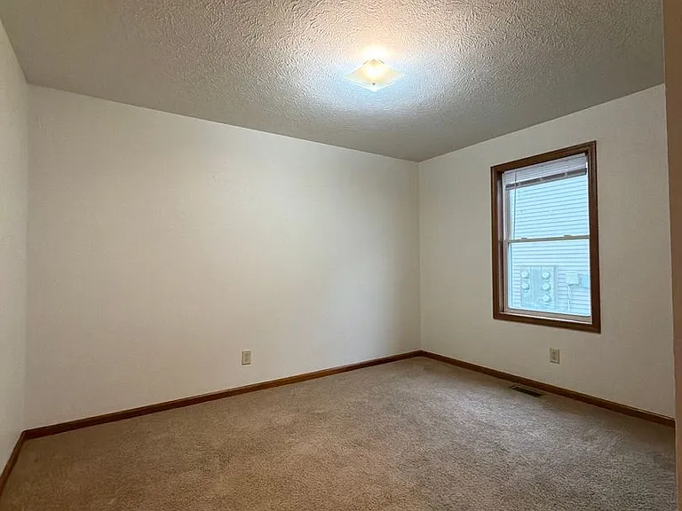211 Stonewall Ct — Photo 11