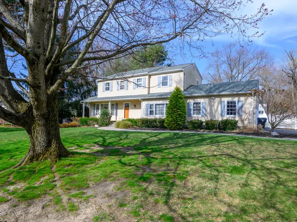 821 Middletown Lincroft Road, Middletown, NJ 07748