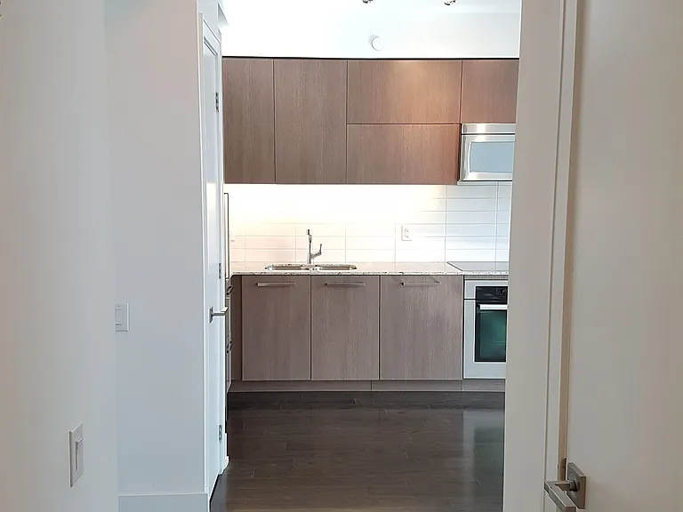 170 Avenue Rd #405 — Photo 12