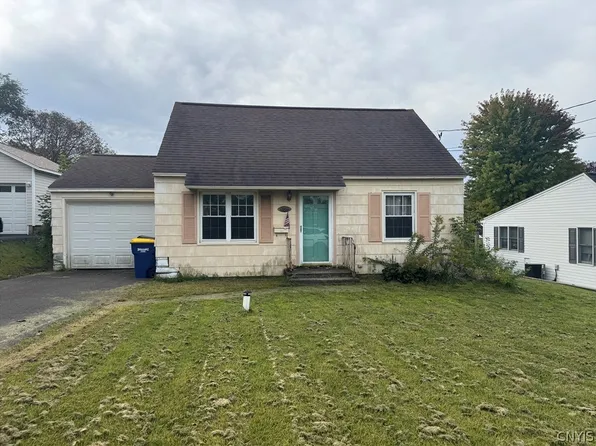 102 Clearview Dr, Syracuse, NY 13219
