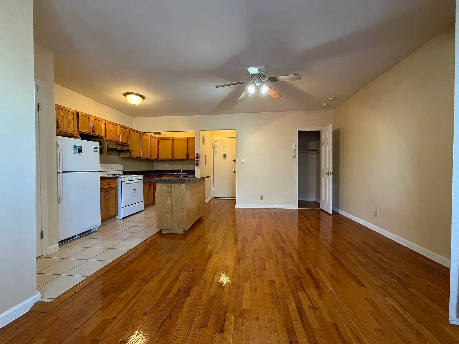 Studio, 485 sqft, $1,875 — Photo 2