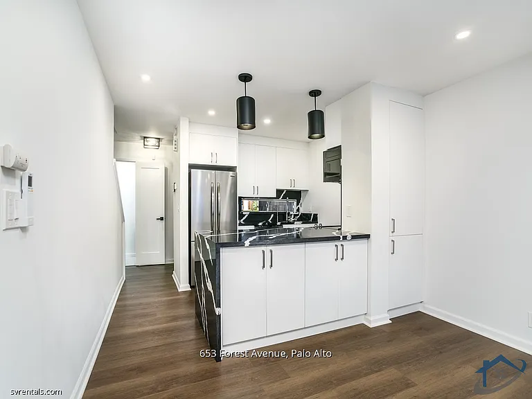 653 Forest Ave — Photo 4