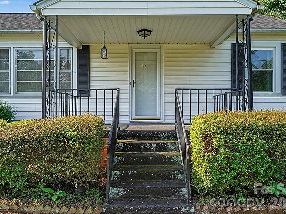 3rd image of 968 Hampton Grace Ave