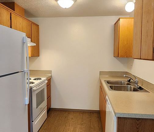 2nd image of 4022-4056 Holly Ct NE #4036