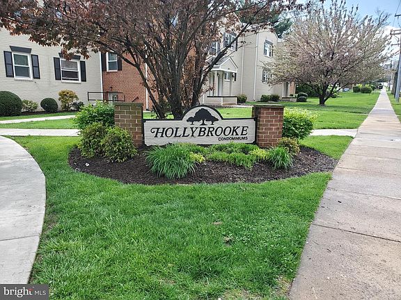 2nd image of 3059 Patrick Henry Dr APT 202