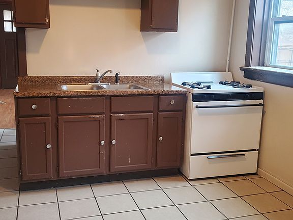 5th image of 4910 W Diversey Ave APT 1R