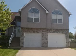 3917 SW Chatham Dr, Lees Summit, MO 64082