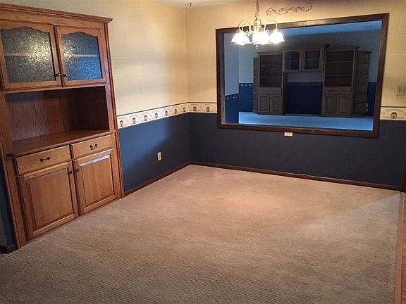 3rd image of 1416 Meadowbrook Ln