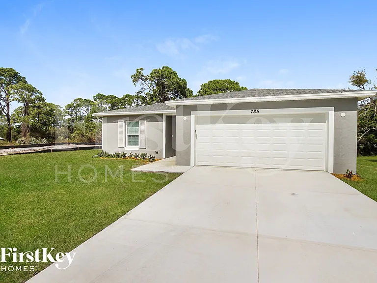 785 Coconut St SE — Photo 1