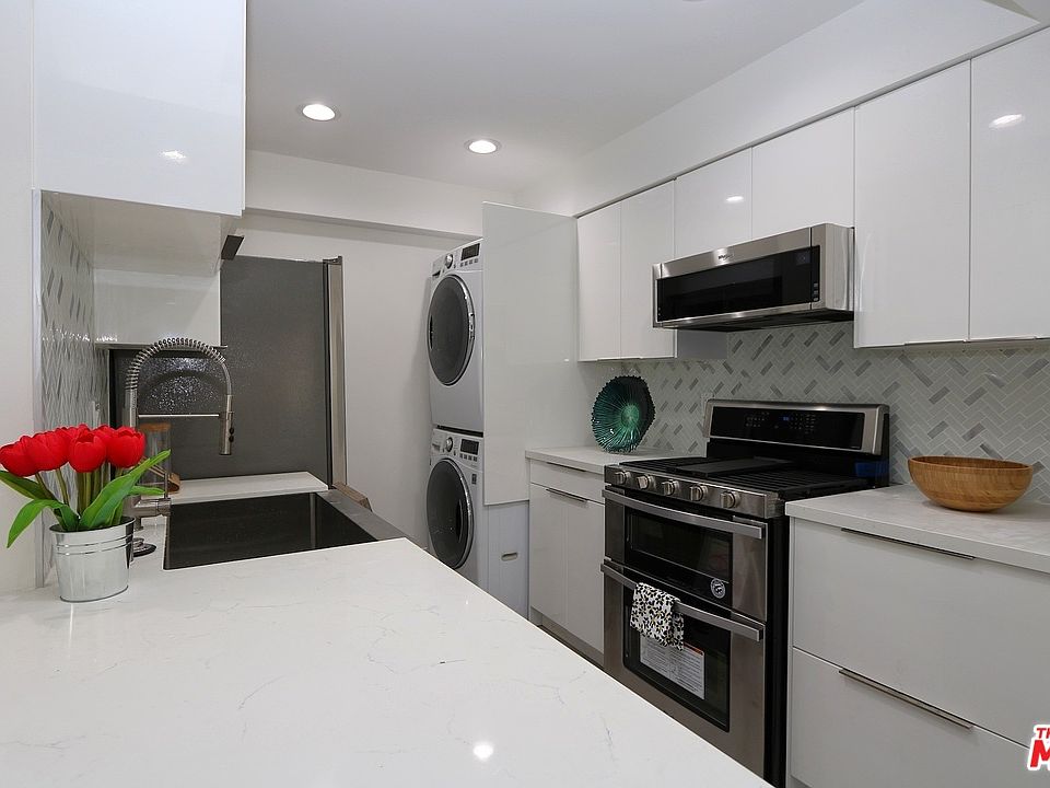 1st image of 1425 W 12th St APT 156