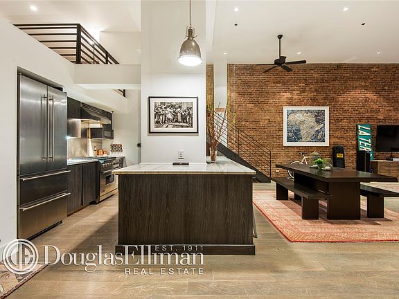 2nd image of 60 Pineapple St APT 1B