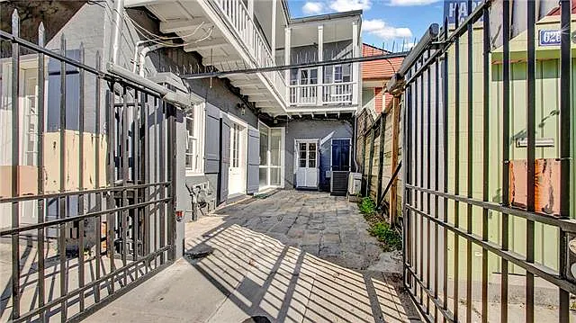 632 Burgundy St — Photo 4