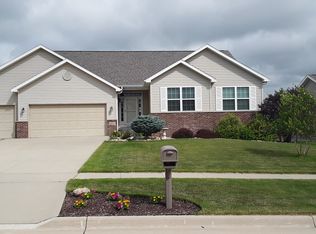 2619 Feather Ridge Dr, Cedar Falls, IA 50613