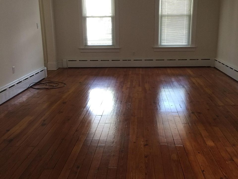 1st image of 7 Larch Ave