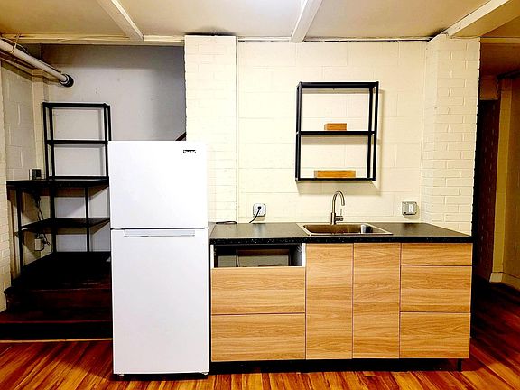 3rd image of 20 N Garden Cir #B