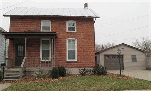 324 Adams St photo 1