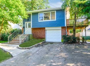 1814 Grand Ave, Merrick, NY 11566