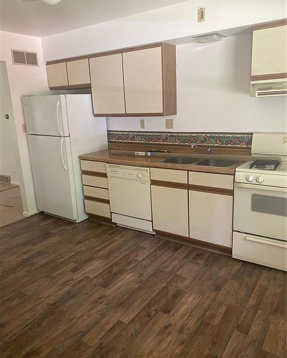 2nd image of 5033 Maple