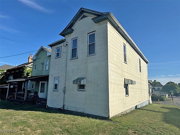 3rd image of 712 Washington St