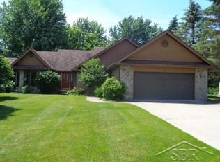 6895 Island Dr S, Saginaw, MI 48603