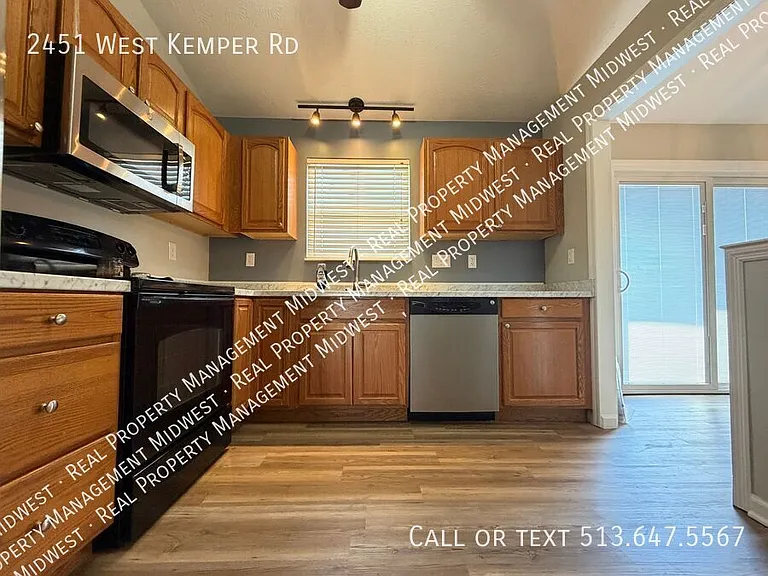 2451 W Kemper Rd — Photo 3