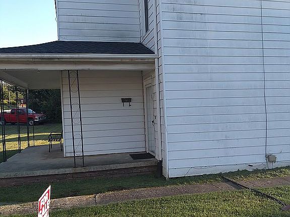 4th image of 908 N Scales St