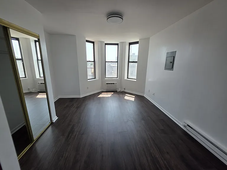 222 48th St #3 — Photo 5