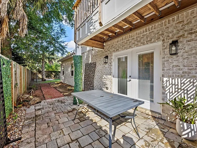 1520 E Gonzalez St #A — Photo 24