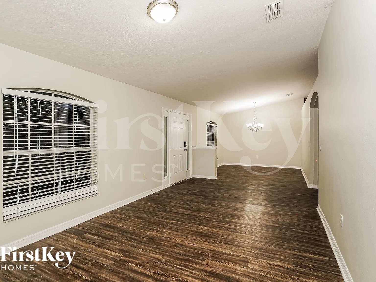 4 bed, 2.0 bath, 2284 sqft, $2,000 — Photo 3