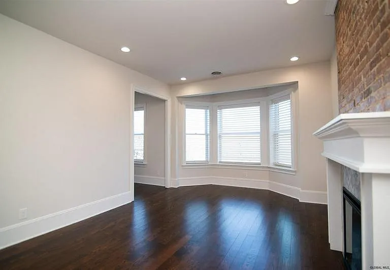 522 Madison Ave #1 — Photo 11