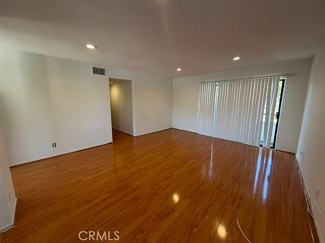 3 bed, 1200 sqft, $3,100 — Photo 1