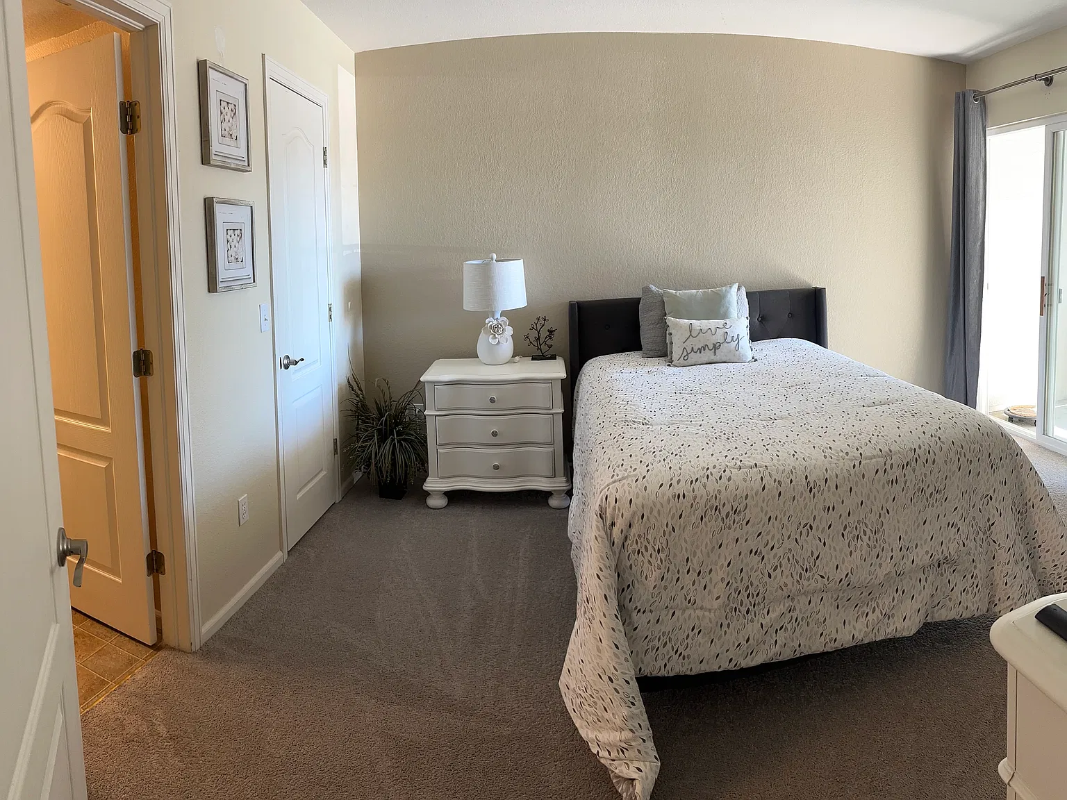 2 bed, 837 sqft, $1,900 — Photo 4