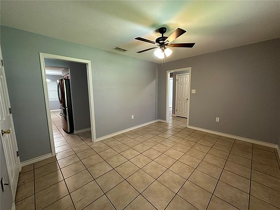 4th image of 2201 Timberline Dr