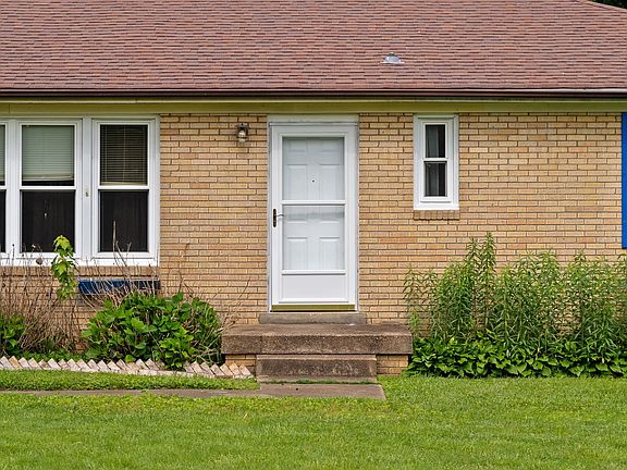 2nd image of 4 Richmond Dr