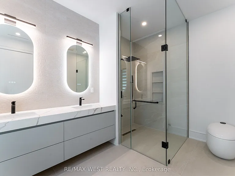 510 Wellington Cres — Photo 18