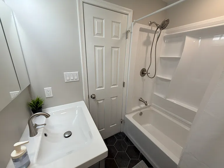 388 Conarroe St — Photo 6
