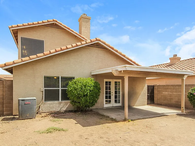 8015 W Laurel Ln — Photo 16