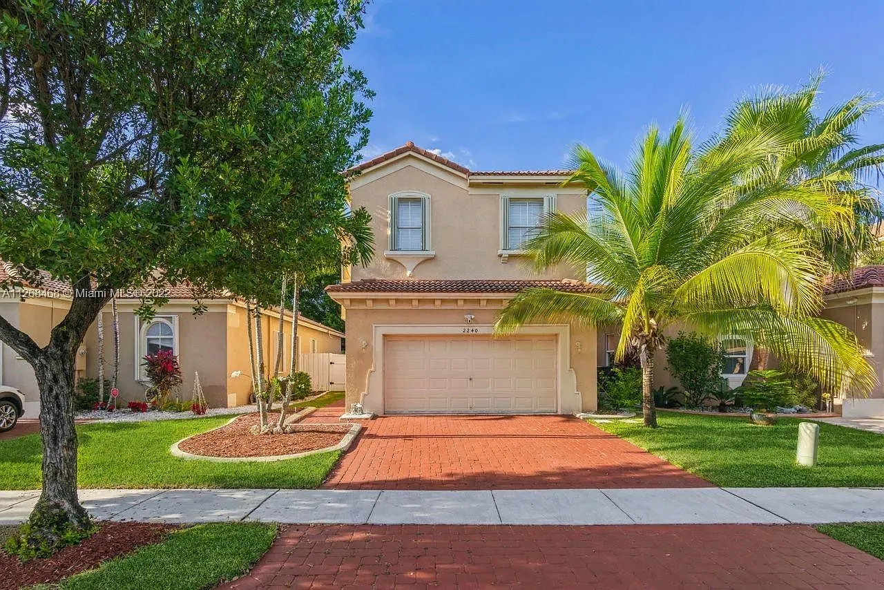 3 bed, 2052 sqft, $3,300 — Photo 1