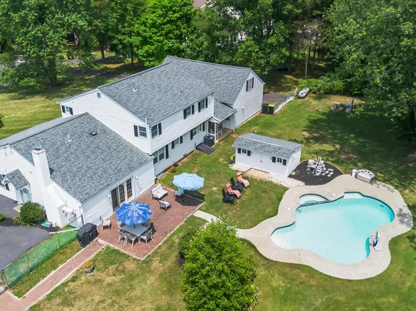 2028 Legat Ln, Harleysville, PA 19438