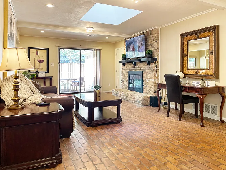 1126 Melrose Dr — Photo 42